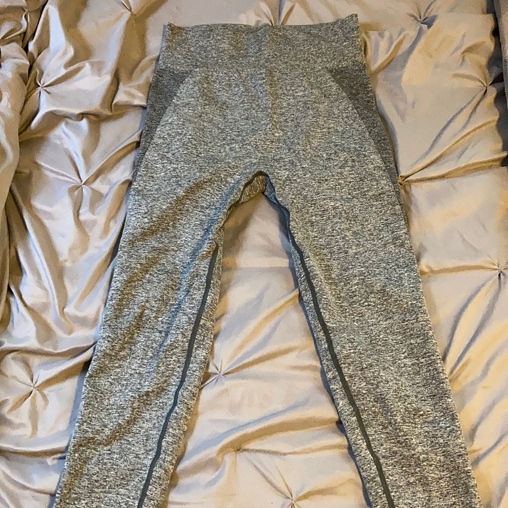 Gym shark leggings